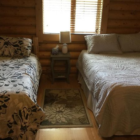 Folding Mountain B & B Fort Nelson Luaran gambar