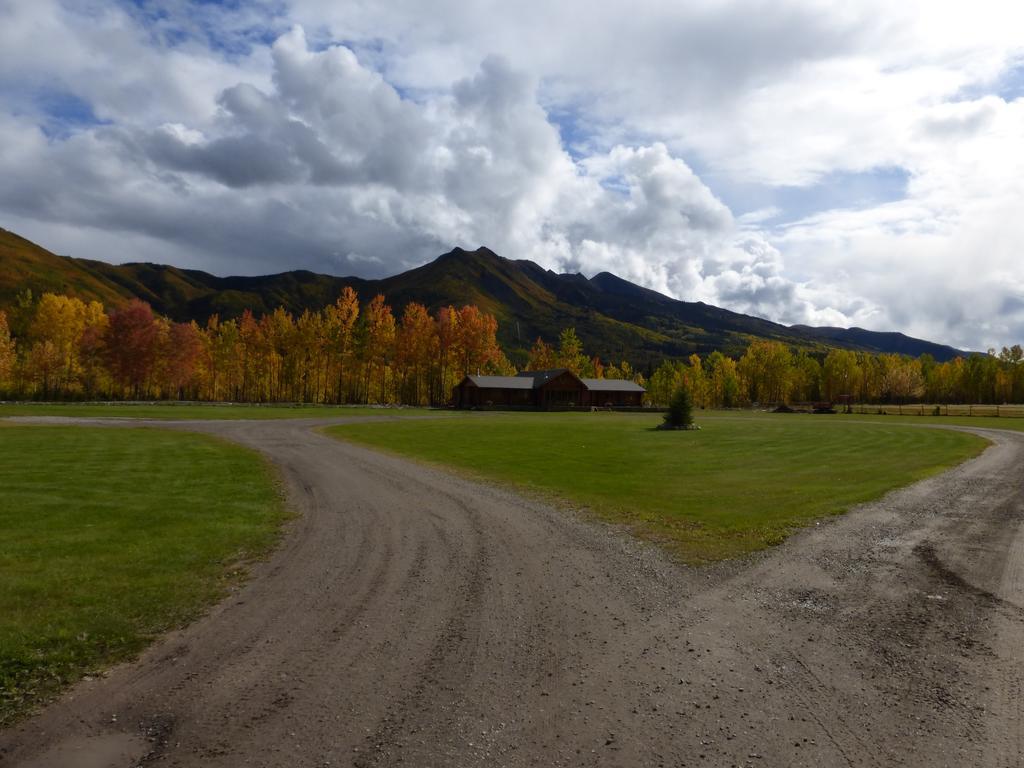 Folding Mountain B & B Fort Nelson Luaran gambar