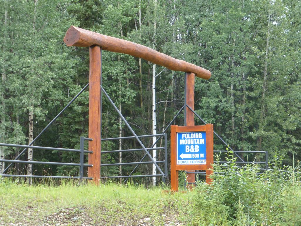 Folding Mountain B & B Fort Nelson Luaran gambar
