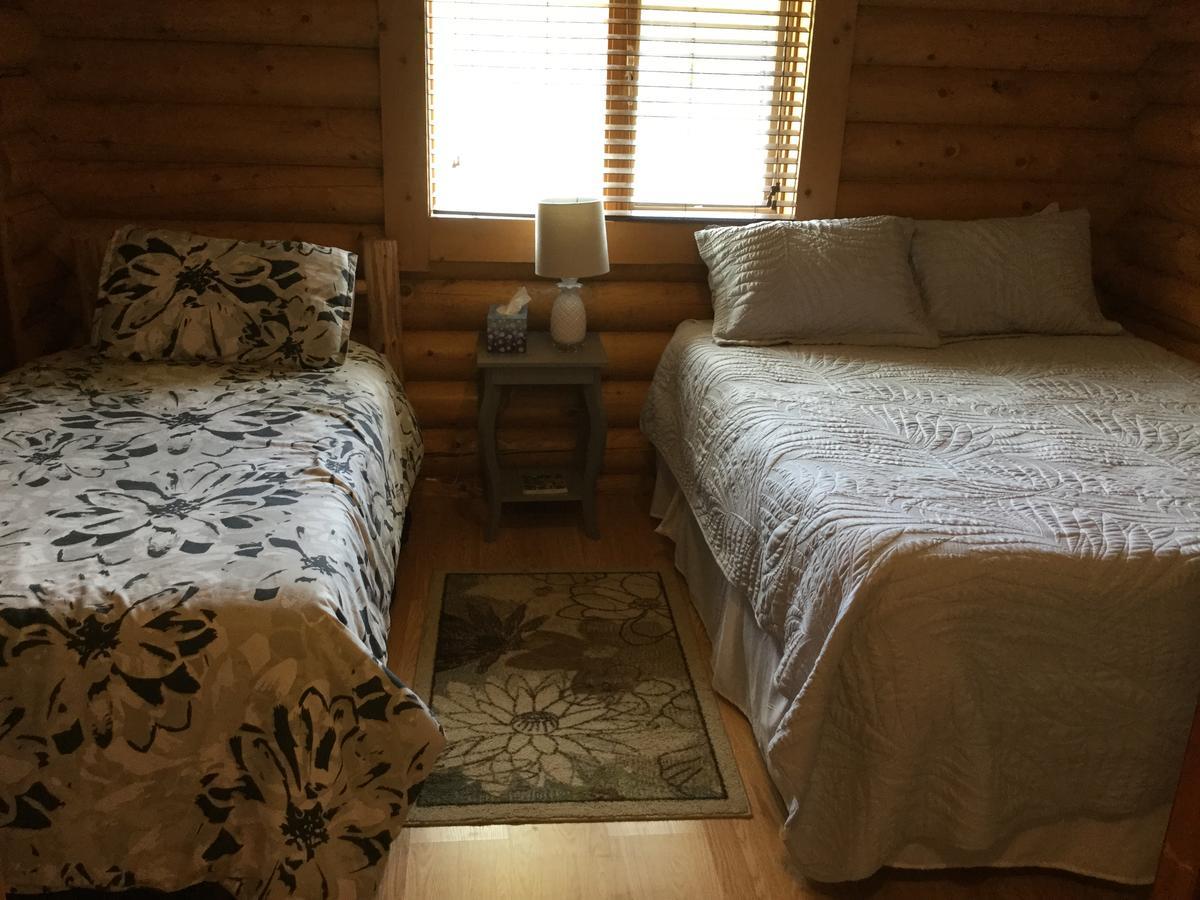 Folding Mountain B & B Fort Nelson Luaran gambar