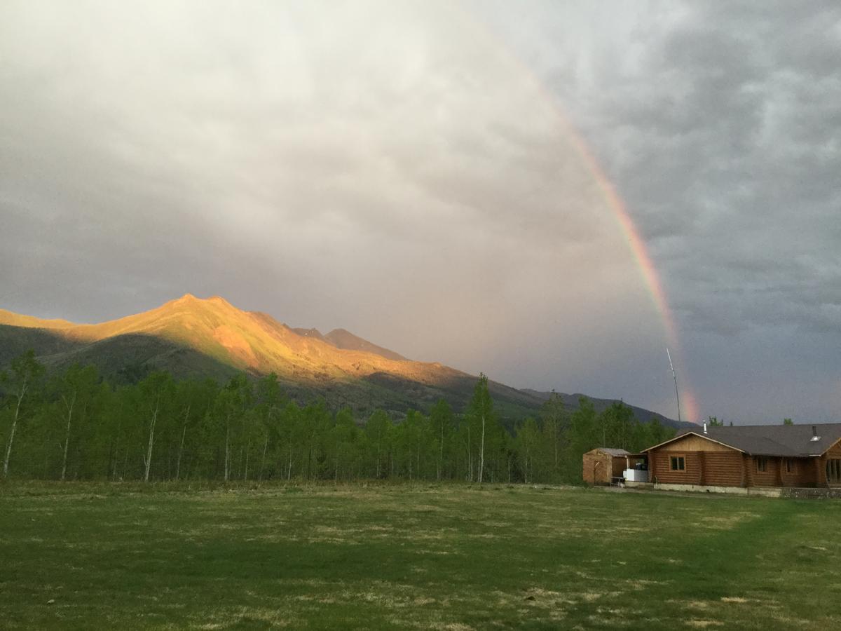 Folding Mountain B & B Fort Nelson Luaran gambar