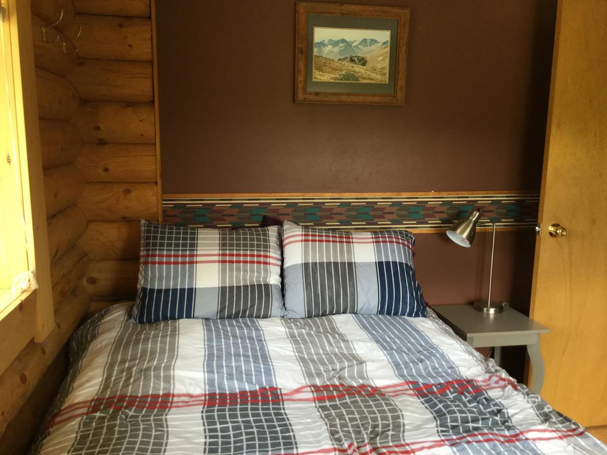 Folding Mountain B & B Fort Nelson Luaran gambar
