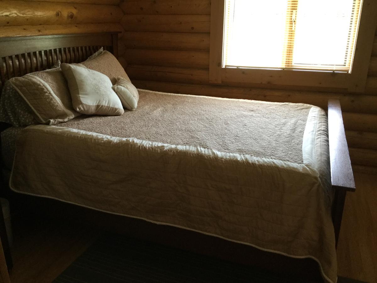Folding Mountain B & B Fort Nelson Luaran gambar