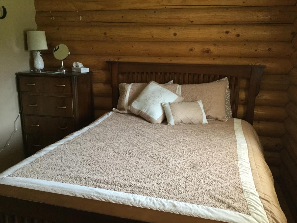 Folding Mountain B & B Fort Nelson Luaran gambar